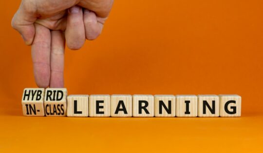 How Hybrid learning has become an adequate Education Model in Higher Education Institutes